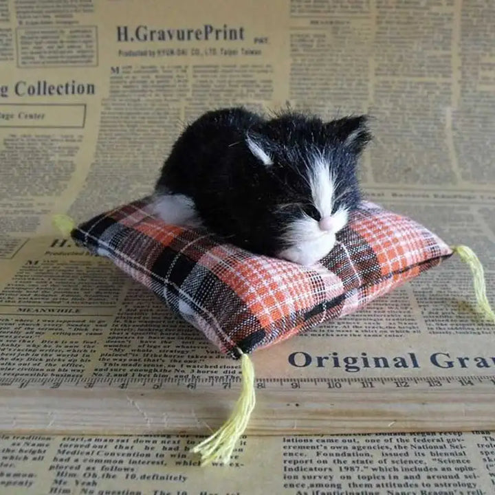 4PetsOnly Simulation Cat Plush Cushion - Decorative, Pet-Safe Ornament
